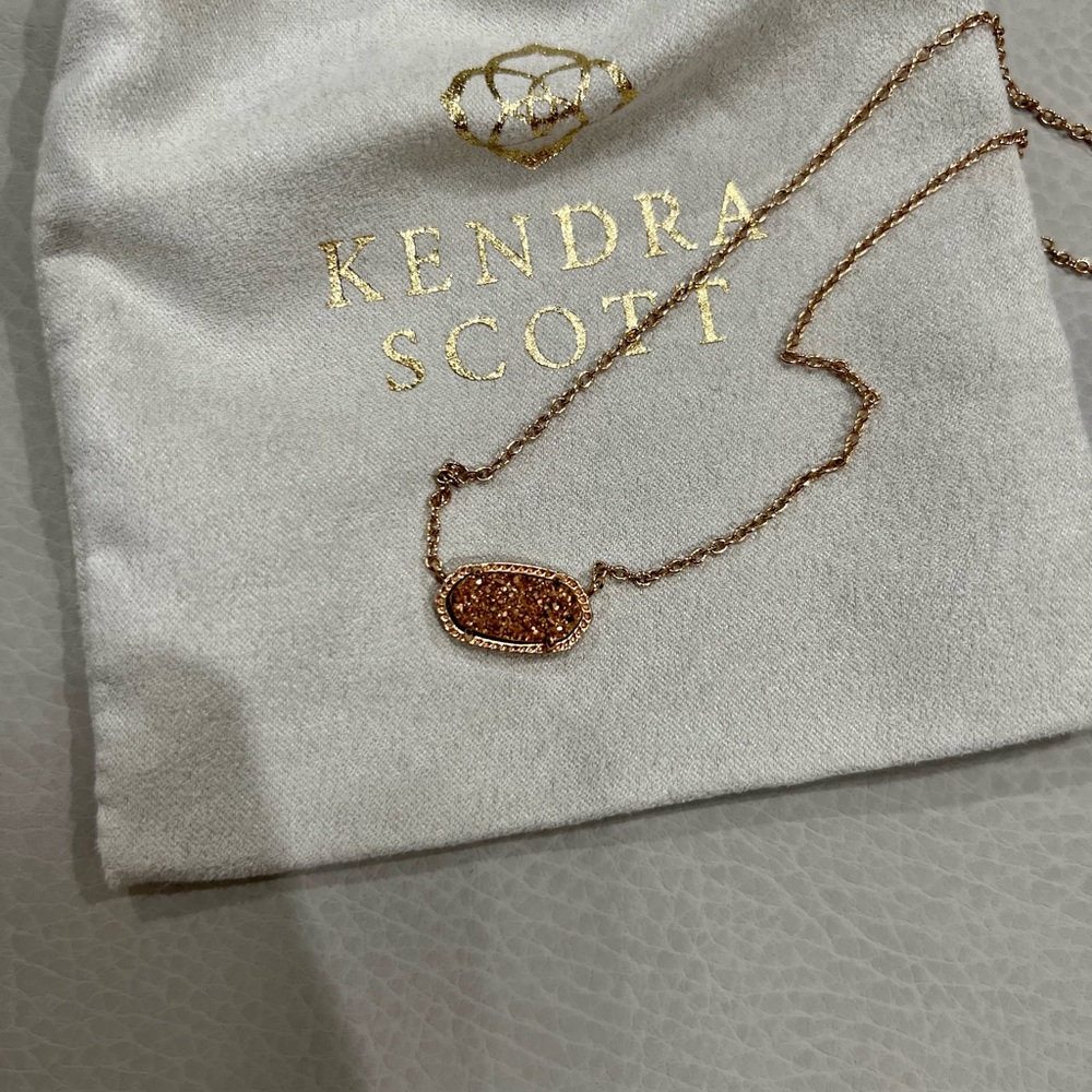 Kendra Scott necklace